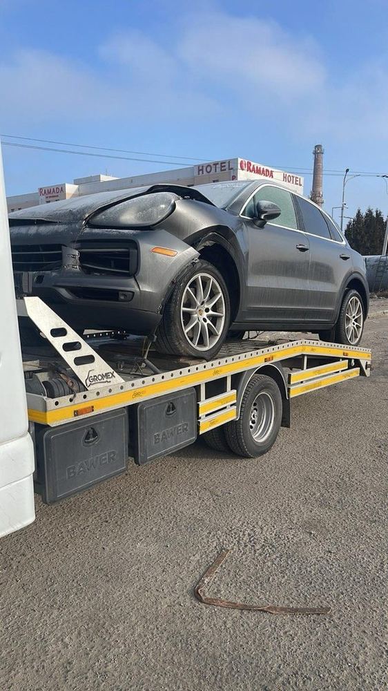 Евакуація Porsche Cayenne у Тернополі